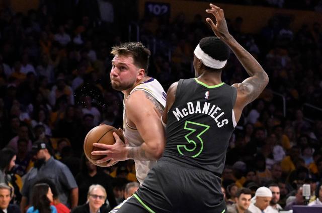 jiuyou游戏中心-轰25分+封印东契奇杀招！1.36亿王牌变湖人心头刺