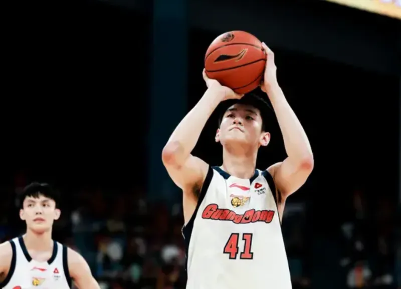 九游游戏平台-王洪泽出战14分钟，投篮4中1、罚球6中6得到8分4板2助1盖帽